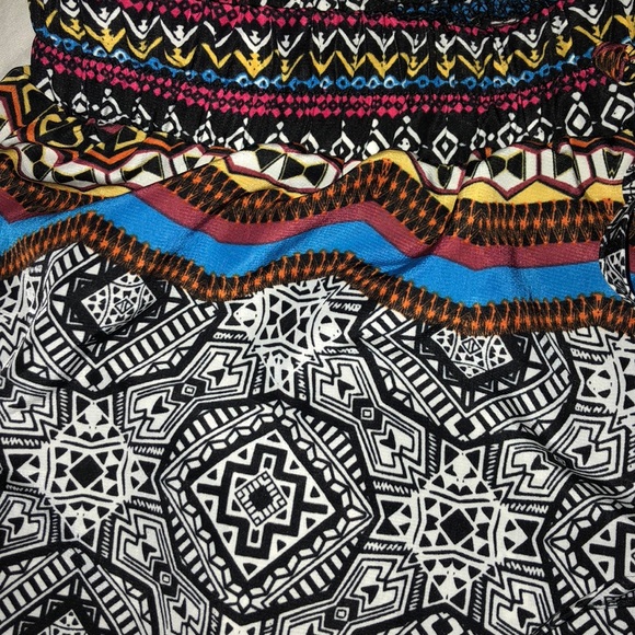 Patterned Aztec Shorts - Picture 4 of 4